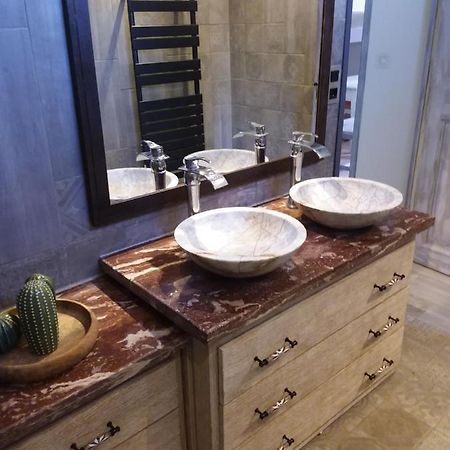 Chambre pour 2 personnes avec salle de bain privée Tourves Extérieur photo