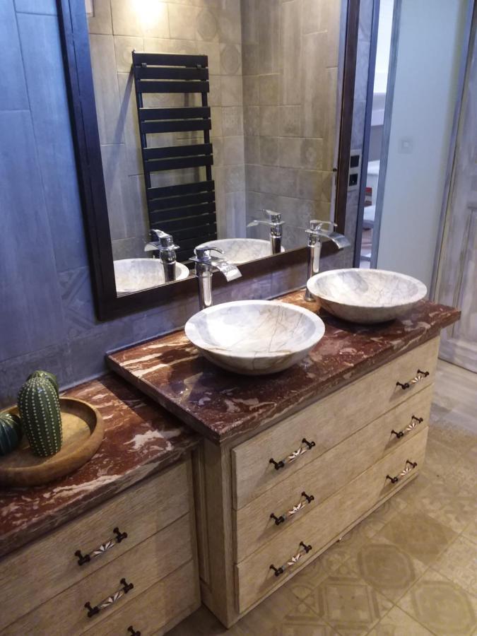 Chambre pour 2 personnes avec salle de bain privée Tourves Extérieur photo