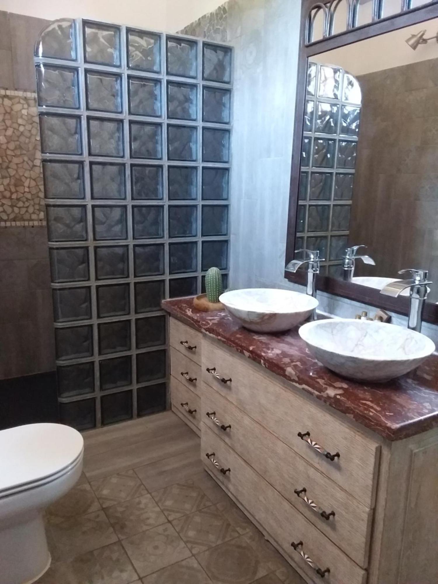 Chambre pour 2 personnes avec salle de bain privée Tourves Extérieur photo